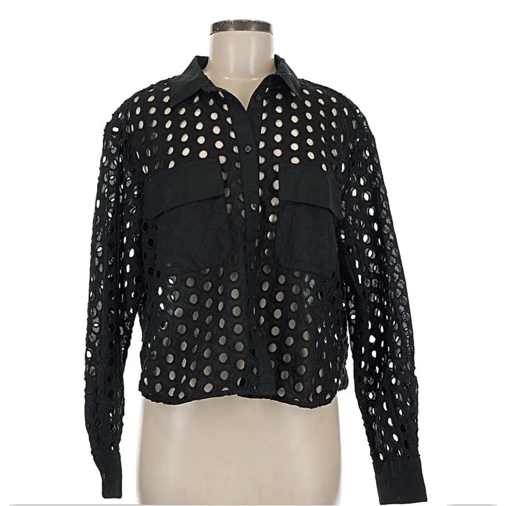 GAP Black Eyelet Women's Top - Size Medium. Never been worn!